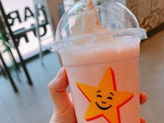 手调草莓奶昔-卡乐星(美罗城店)