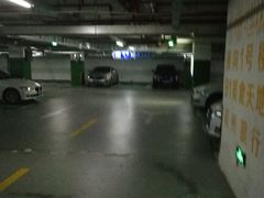 -东苑丽宝广场-停车场