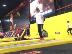 -嘿哟动霸CHUA·新潮玩运动娱乐中心·蹦床滑冰团建乐园