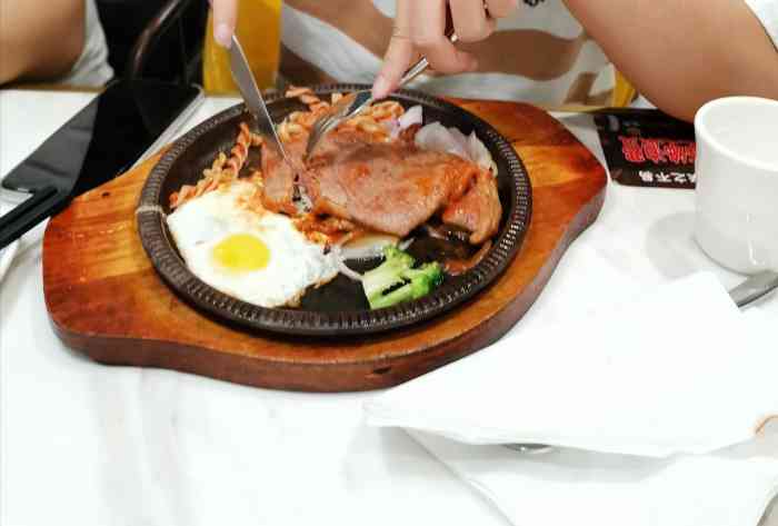 花喜牛排(太格茂店)-"来吧,第一份和第二份的牛排对比一下子!