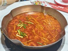 -毛辣果·贵州红酸汤牛肉火锅(西单店)