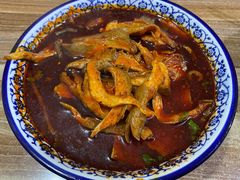 红油米线加蘑菇-老字号杨坡红油米线腊汁肉夹馍(东四道巷店)