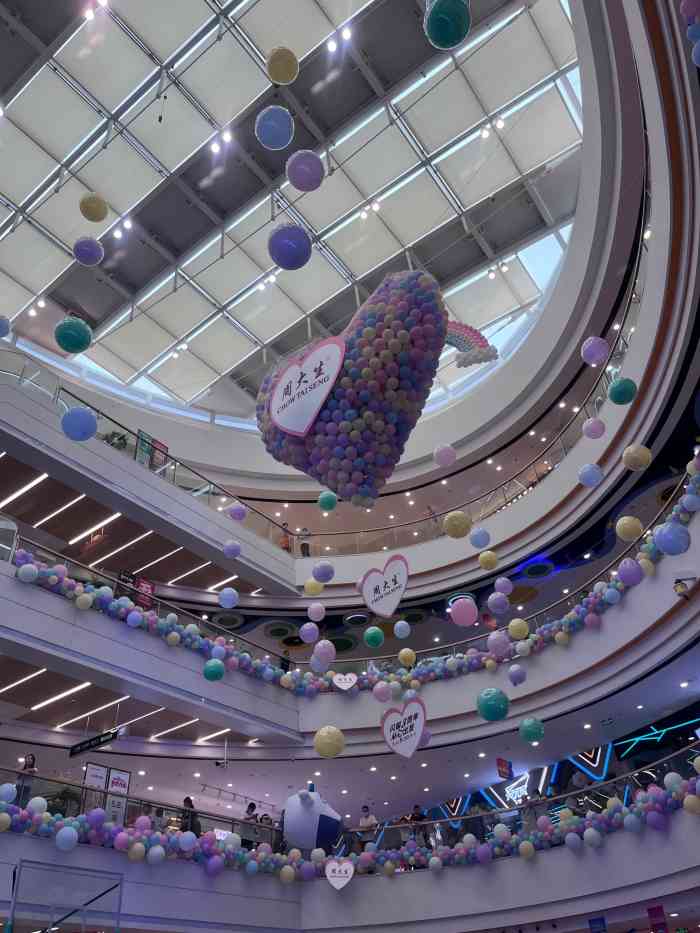 万达广场(余杭店)-"我以为的海底世界是"身在海底,头顶鱼群,.