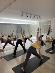 -闺蜜瑜伽·普拉提女性塑形馆