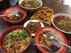 -爆炸头阿姨小四川正宗川味小吃(无任何分店)