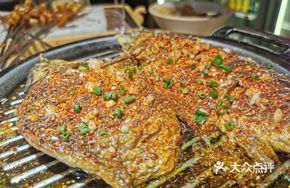 Cabbage Oil Iron Plate Pan-Fried Crucian Carp