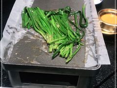 -何妹湿辣牛肉·粤式烧烤砂煲(桂雅路店)