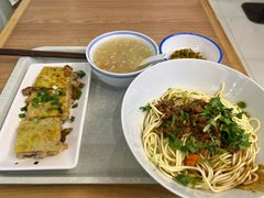 -王拐拐热干面·武汉三鲜豆皮(徐家汇店)