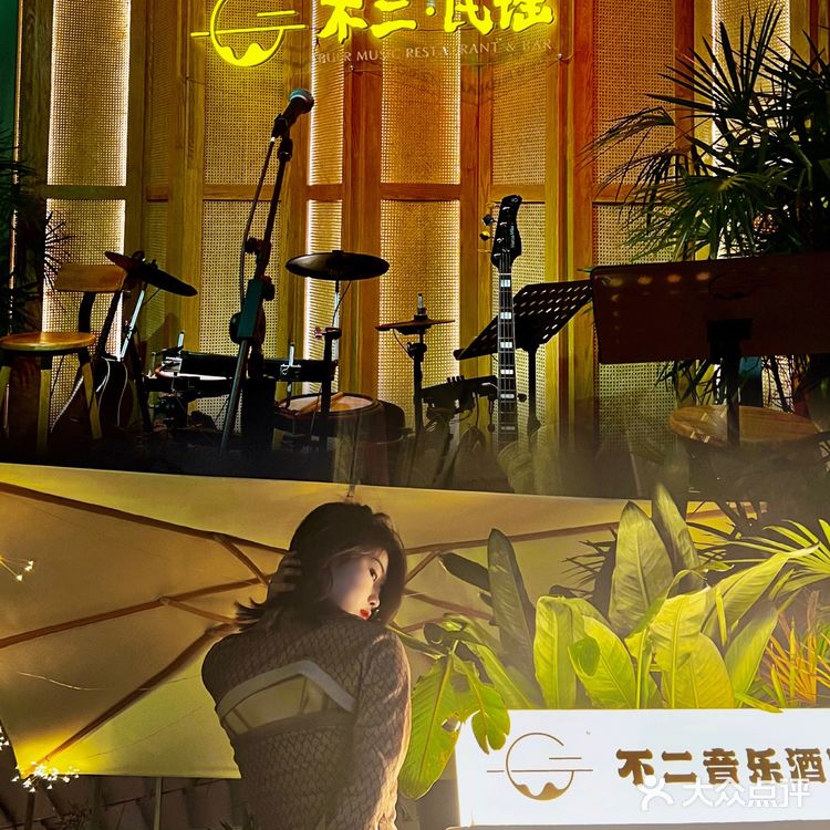 长沙首家民谣酒馆 吹着江风和你的那个ta