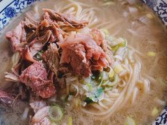 加肉骨汤摔面-竹青胶东摔面(黄岛开发区店)