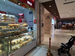 面包甜点陈列柜-白玉兰食品甜凤店(合生汇店)
