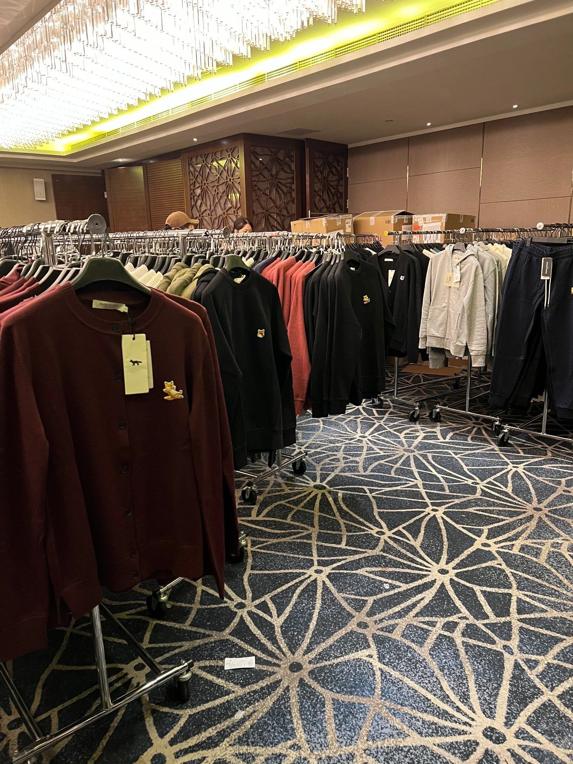 在北京!小狐狸maison kitsune特卖全场1折起