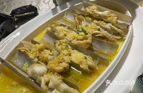 Garlic Steamed Giant Clams