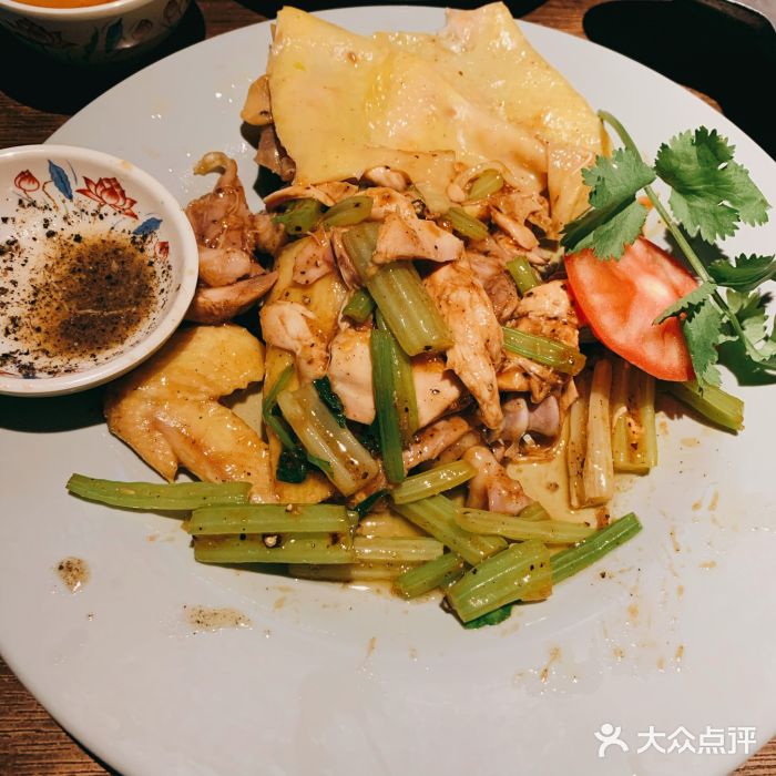 大头虾越式风味餐厅(光明广场店)越式麻油捞鸡图片