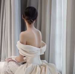 -不晚国际婚纱礼服