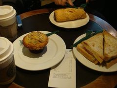 苹果麦芬，全麦三文治，吞拿鱼酥-星巴克臻选(广州沙面店)