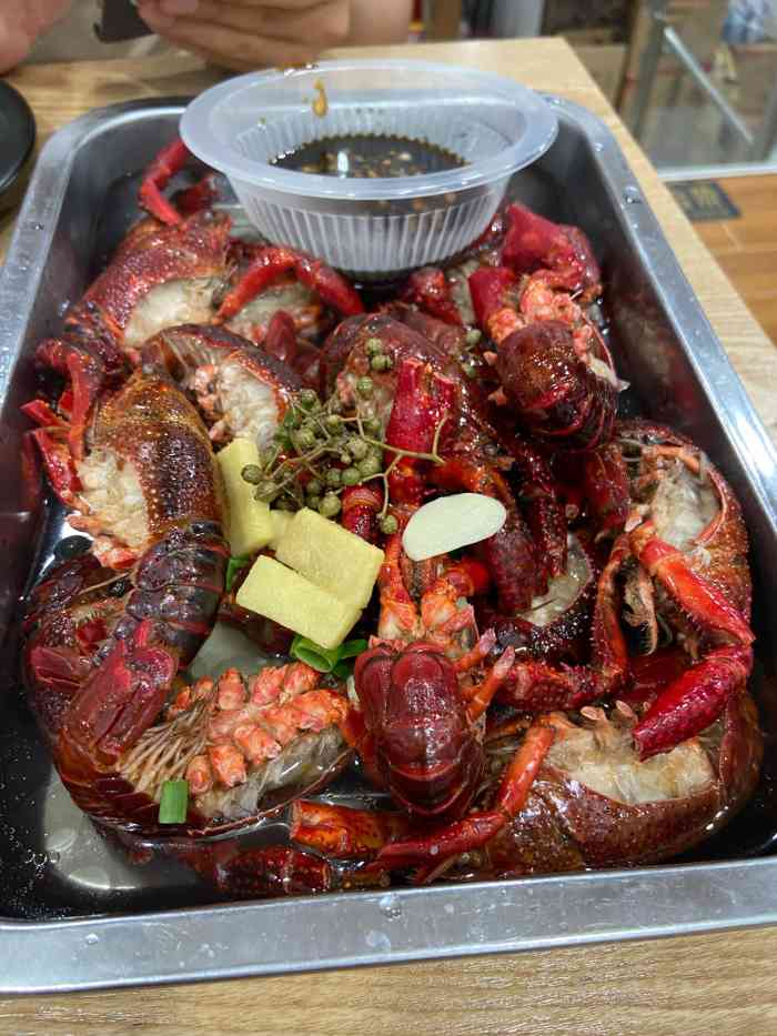 秋林龙虾(下关店)-"没有位子,坐到3楼,隔壁两桌的说话声音表.