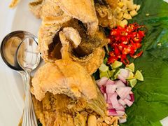 -Chom Cafe and Restaurant