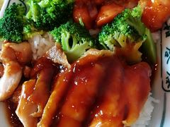宫保鸡丁拼秘汁鸡排盖饭-和合谷(百荣店)