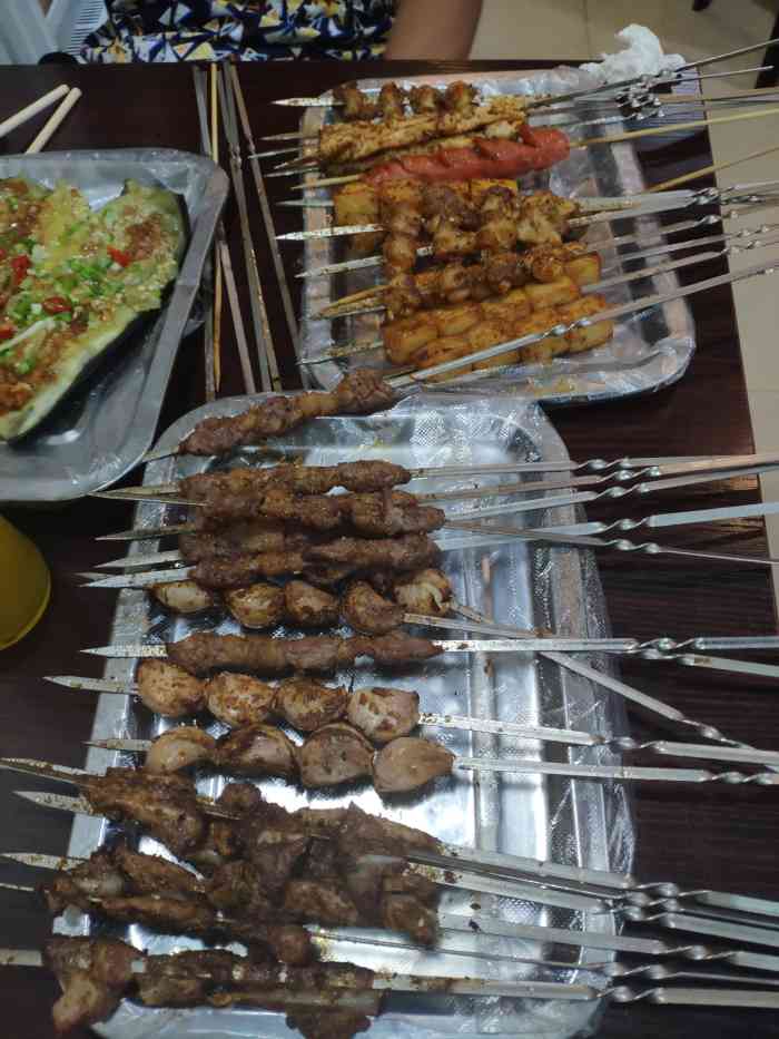 晚上闺蜜过来看我,顺便请她吃宵夜,我这两天一直惦记着烤串,今晚顺便