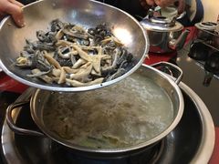 -老石黑山羊毛驴肉火锅(金凯广场店)