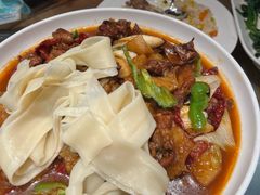 大盘鸡配皮带面-谷丽麦馕新疆菜·清真(步步高梅溪新天地店)