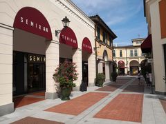 -佛罗伦萨小镇广佛名品奥特莱斯(疏港路店)