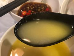 浓厚原只鸡煲花胶汤-鲜入围煮花胶鸡海鲜火锅