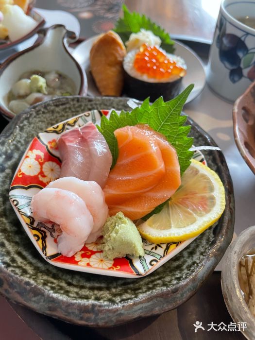 东京和食 Sun with AQUA生鱼片小町拼盘7种图片