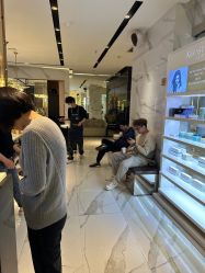 -罗亚帝造型·烫发染发