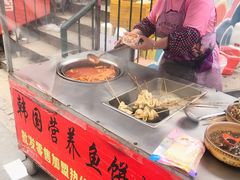 自助取餐区-老太太海鲜鱼饼