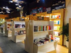 -新华里咖啡书吧(新华书店小寨店)