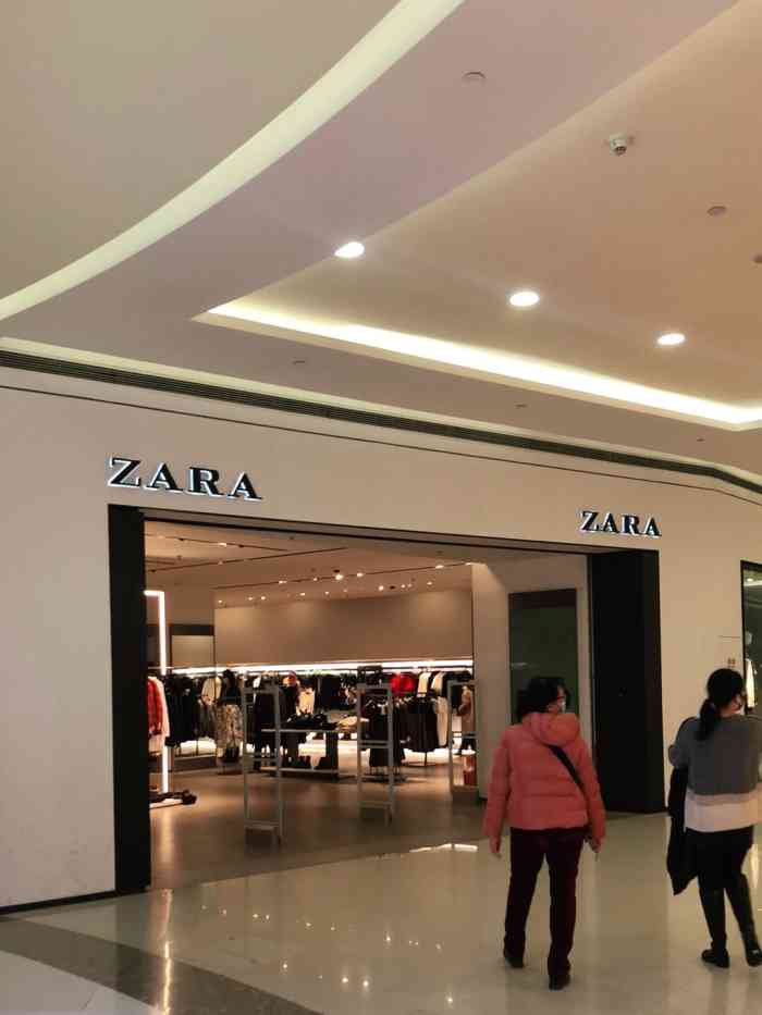 zara(西溪印象城店)-"从星巴克这边的门进来第一家服装店就是za.