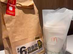 -麦当劳(上海虹桥站30B检票口楼上)