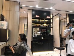 -HAIR CORNER