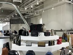 -LuOne凯德晶萃广场(徐家汇路店)