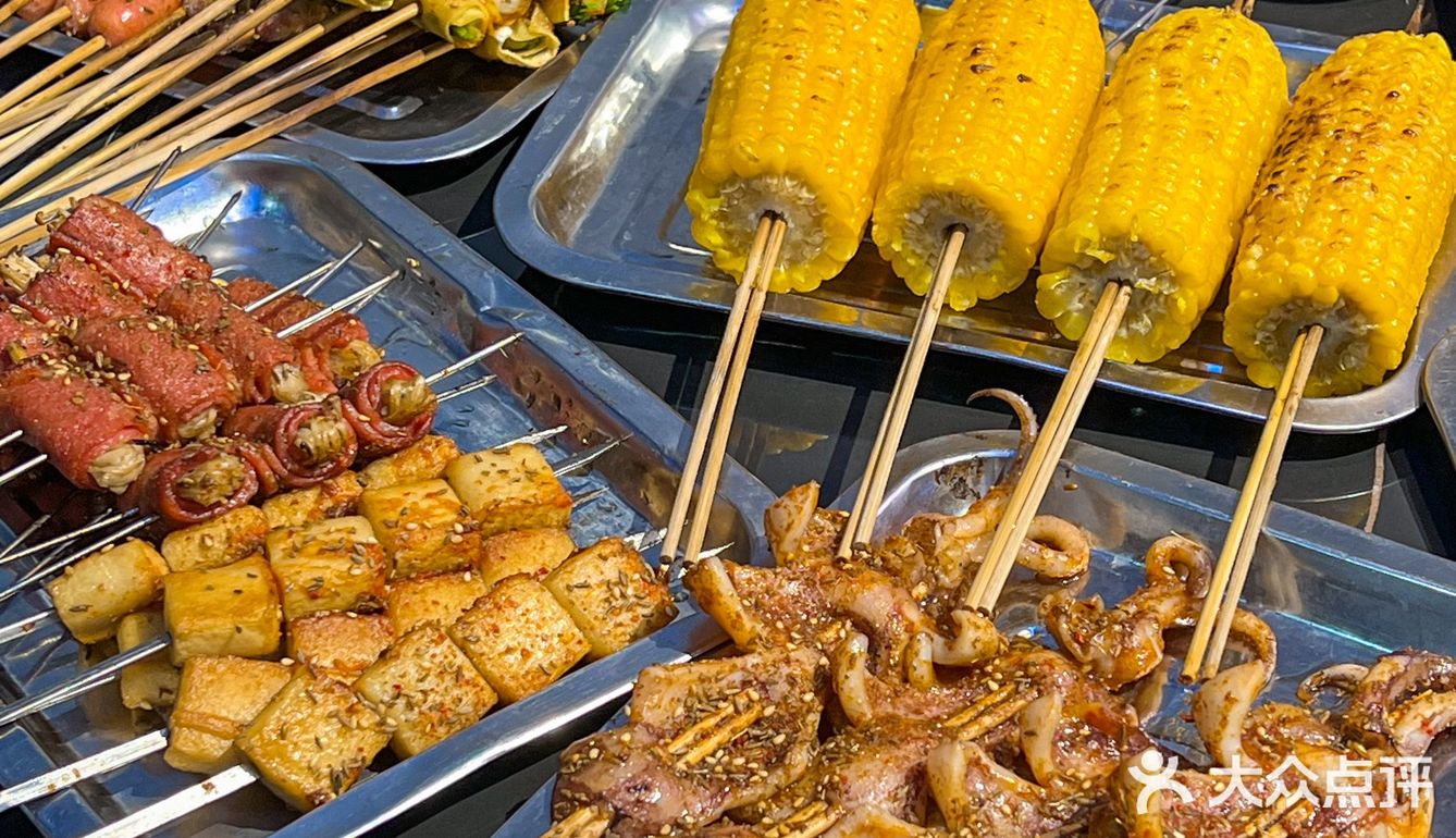 华店附近这家铜锅涮肉里面的烧烤也好好吃啊！ 