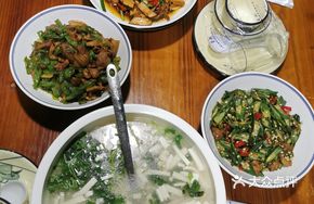 Coriander Tofu and Pork Noodle Soup