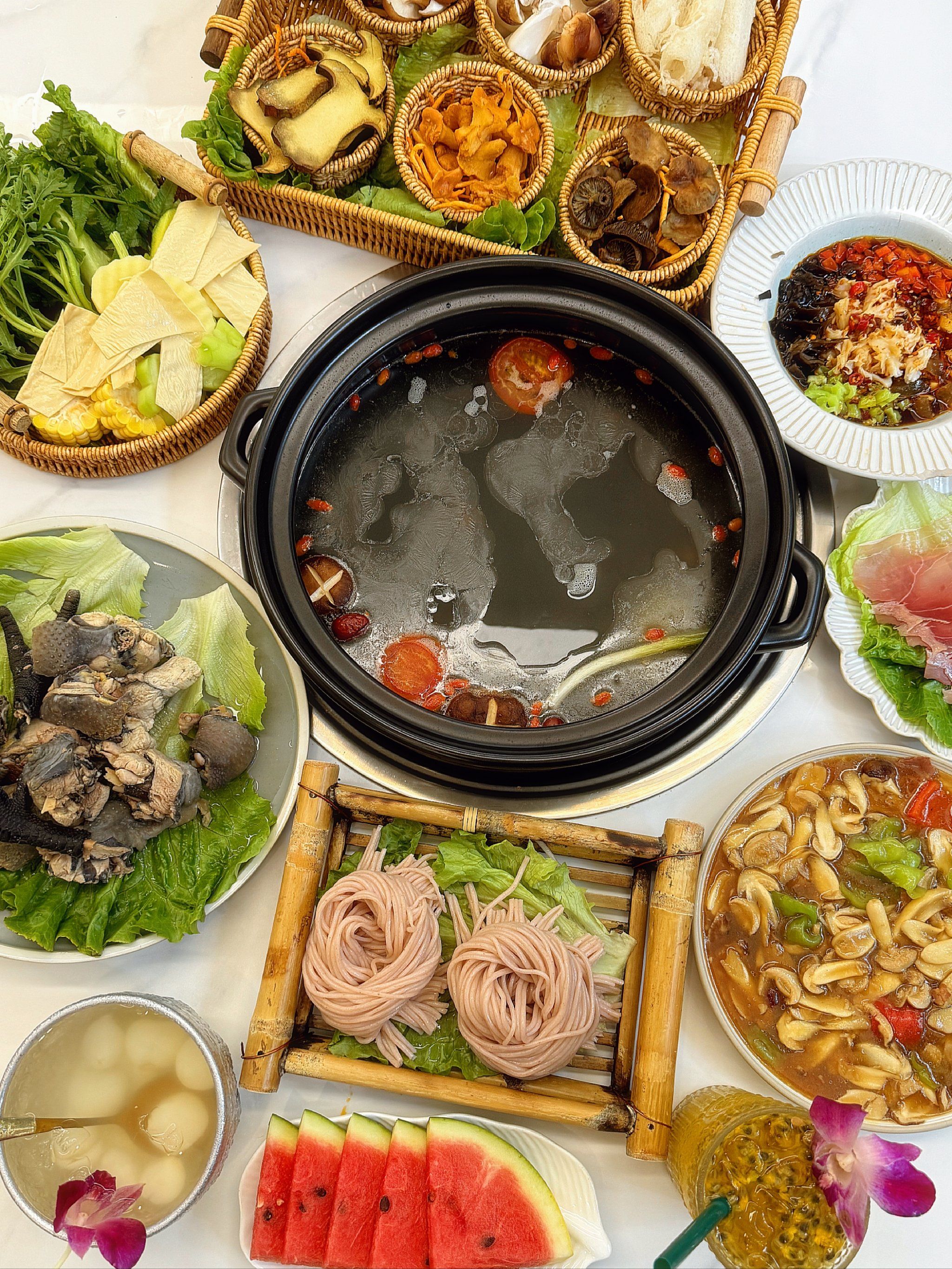 来版纳📍一定要尝一次的菌菇火锅!