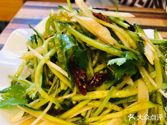 友情岁月·火锅鸡老虎菜图片
