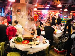 大堂-鲜入围煮花胶鸡海鲜火锅