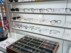 -三叶眼镜城批发市场(上海火车站店)