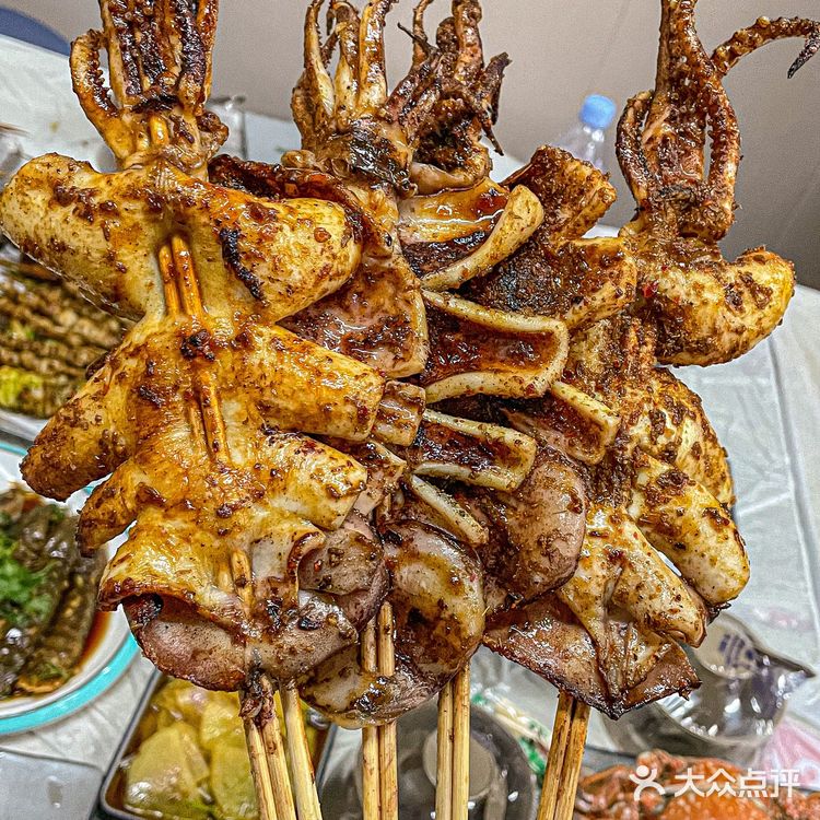 天津坠好吃的平价海鲜烤串！螃蟹特肥美！