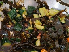干锅农家炒茶树菇烧五花肉-鱼乐岛餐厅·户外花园主题餐厅