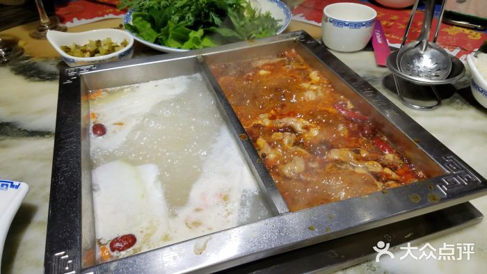 码头故事火锅鸳鸯锅底图片