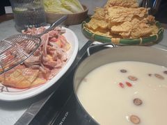 -尚尚仙·酸汤猪手·猪肚鸡火锅(华联万柳购物中心店)