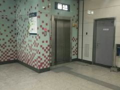 -白石桥南(地铁站)