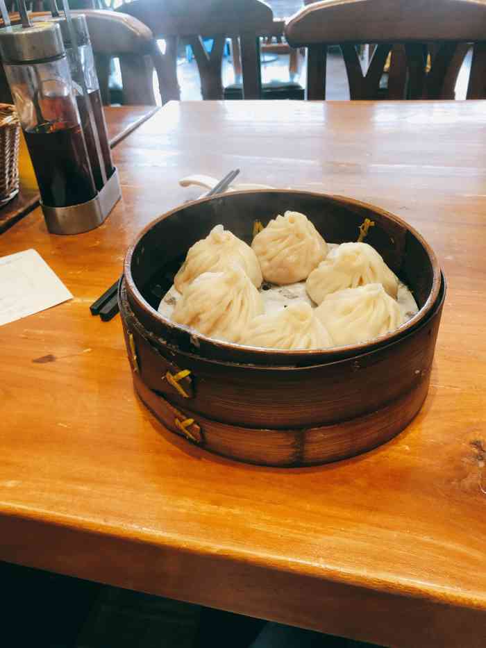 打分    /人 早上路过看到,进去吃了富春小笼,味道还可以,会粘嘴巴