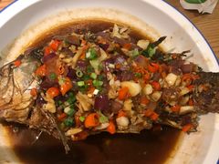 香煎鲫鱼-费大厨辣椒炒肉(万家丽一店)