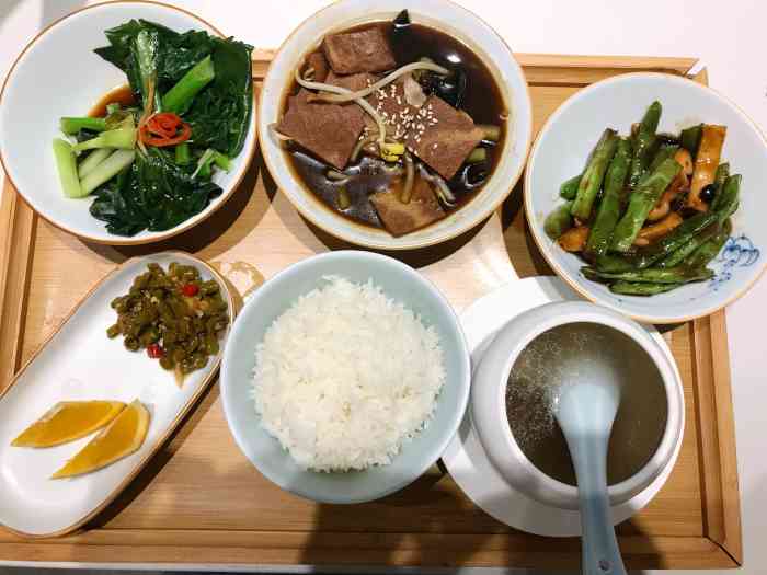 素虎素食(大兴机场店)-"网红机场果然炫酷,找晚饭吃就在转角口第一.